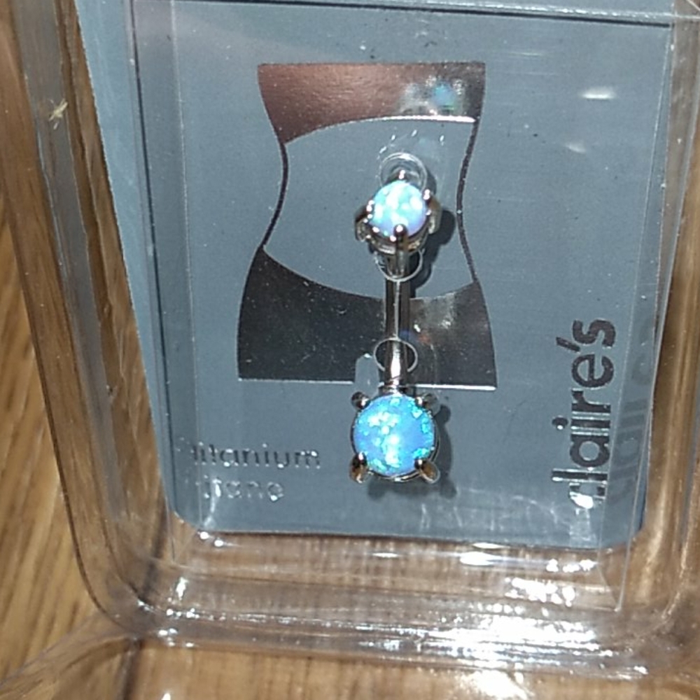 NWT "Claires" titanium blue belly button ring